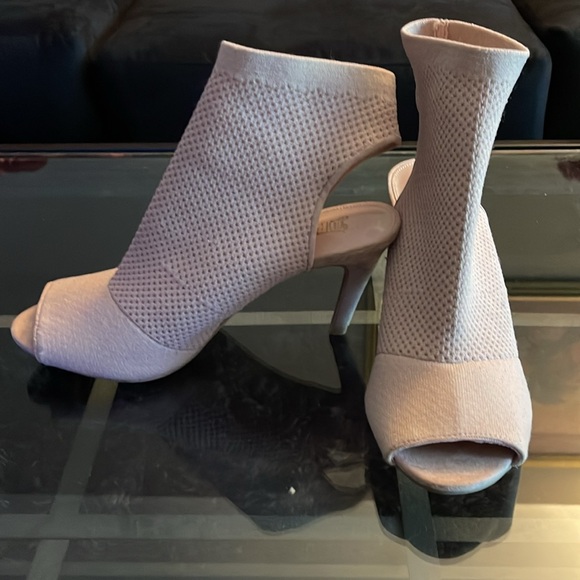 Kitten heels tan size 10 - Picture 2 of 3